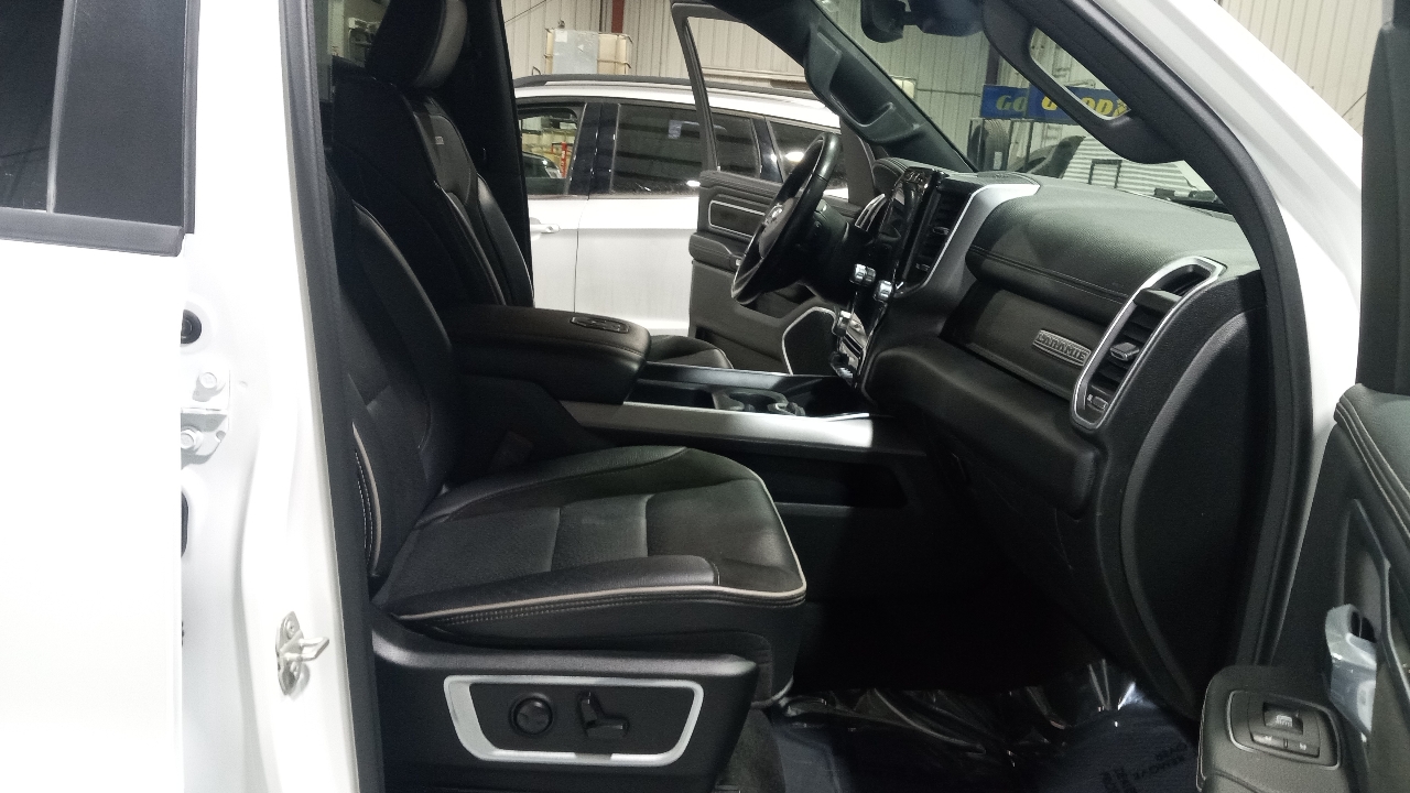 RAM 1500 Laramie 4x4 Crew Cab 5'7" Box 2023