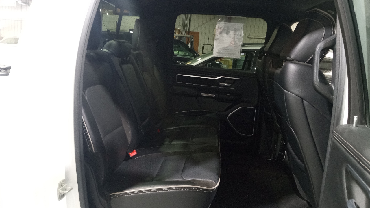 RAM 1500 Laramie 4x4 Crew Cab 5'7" Box 2023