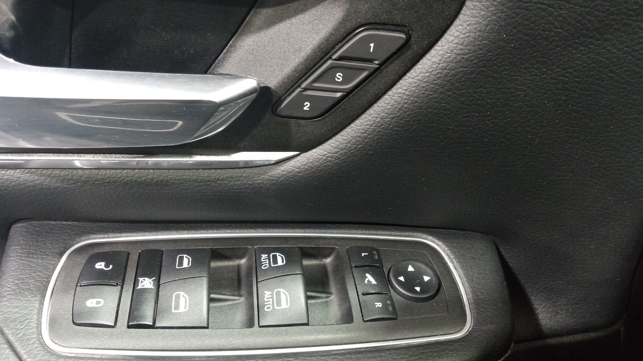 RAM 1500 Laramie 4x4 Crew Cab 5'7" Box 2023