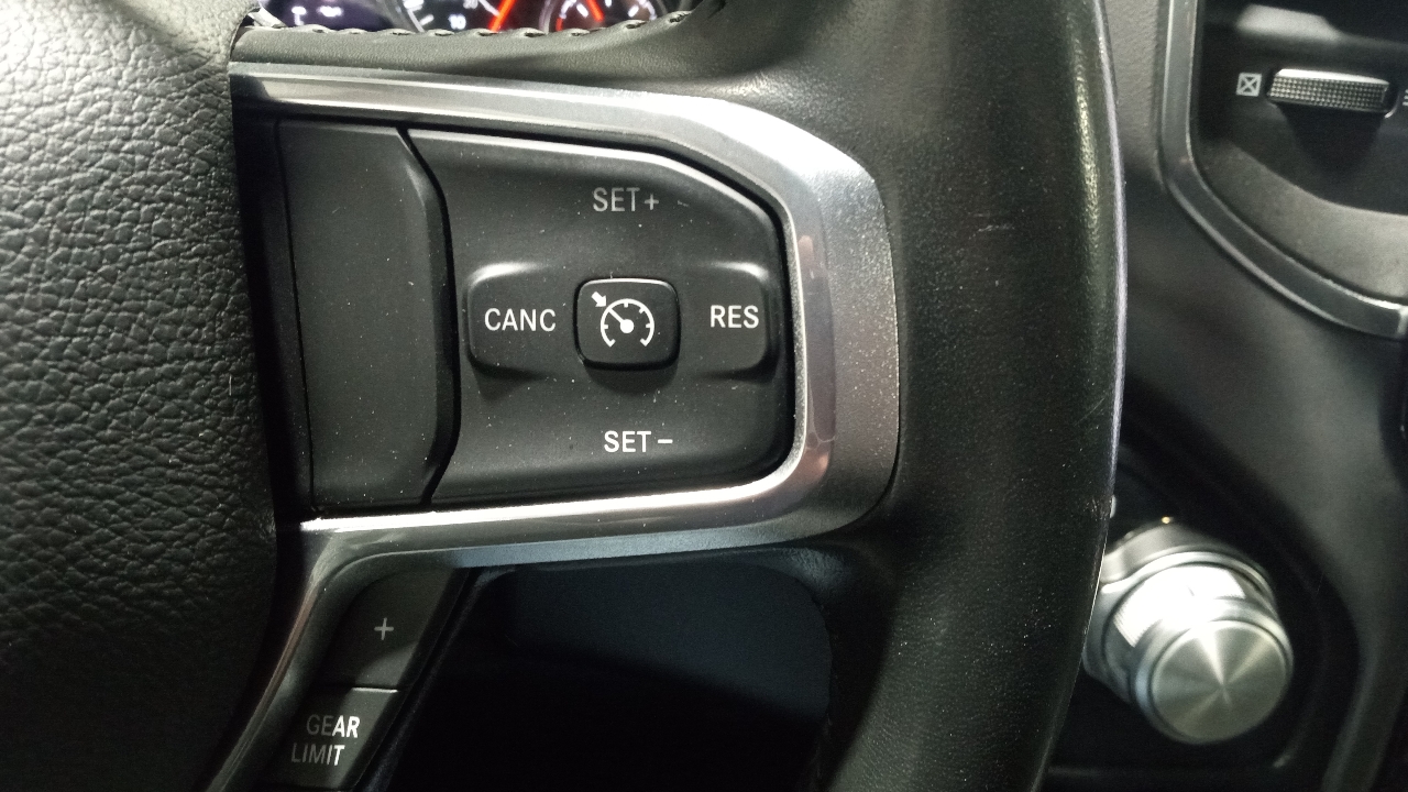 RAM 1500 Laramie 4x4 Crew Cab 5'7" Box 2023