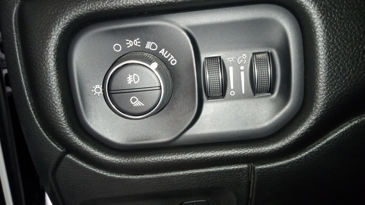 RAM 1500 Laramie 4x4 Crew Cab 5'7" Box 2023