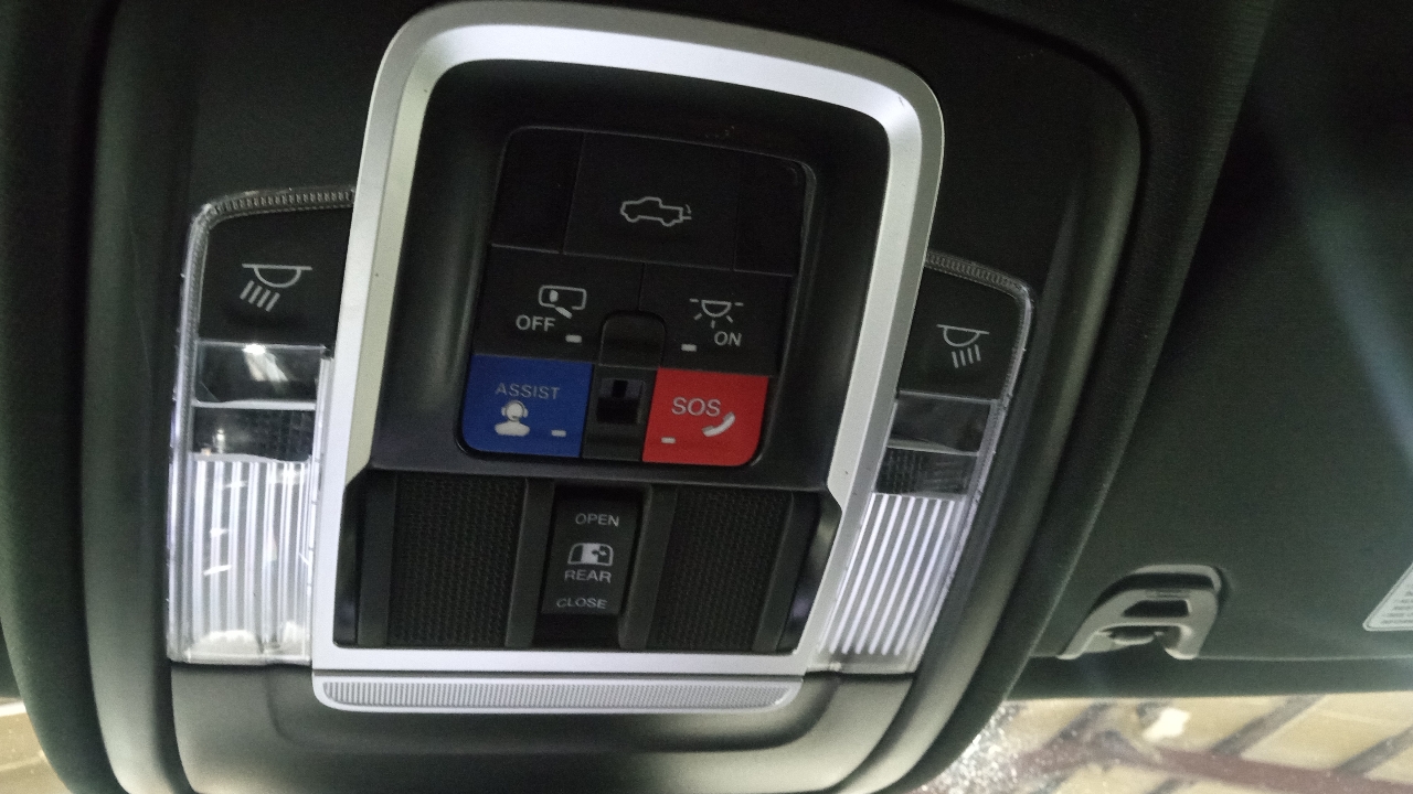 RAM 1500 Laramie 4x4 Crew Cab 5'7" Box 2023