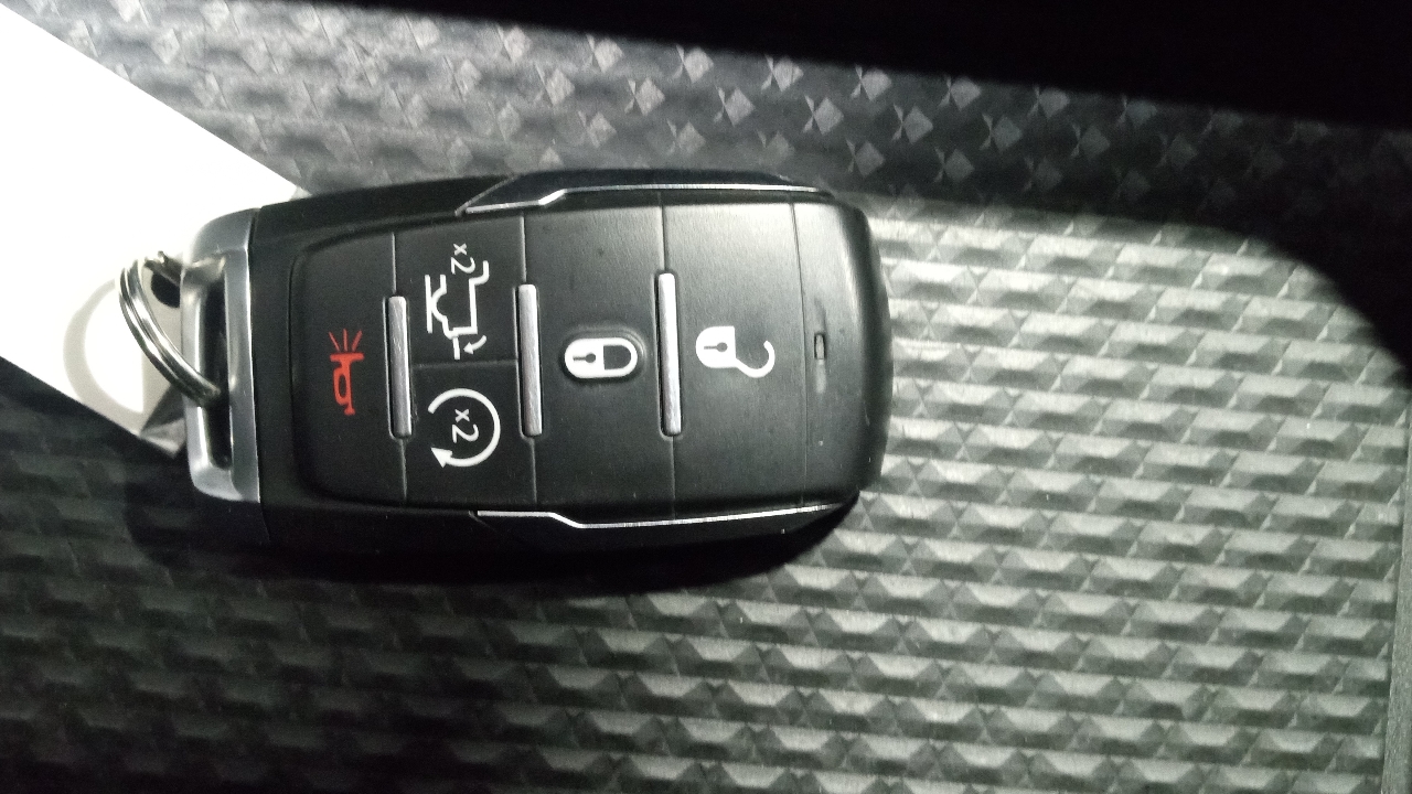 RAM 1500 Laramie 4x4 Crew Cab 5'7" Box 2023