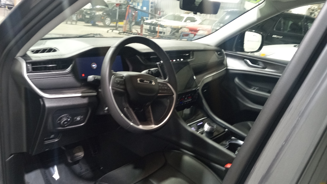 Jeep Grand Cherokee Limited 4x4 2023