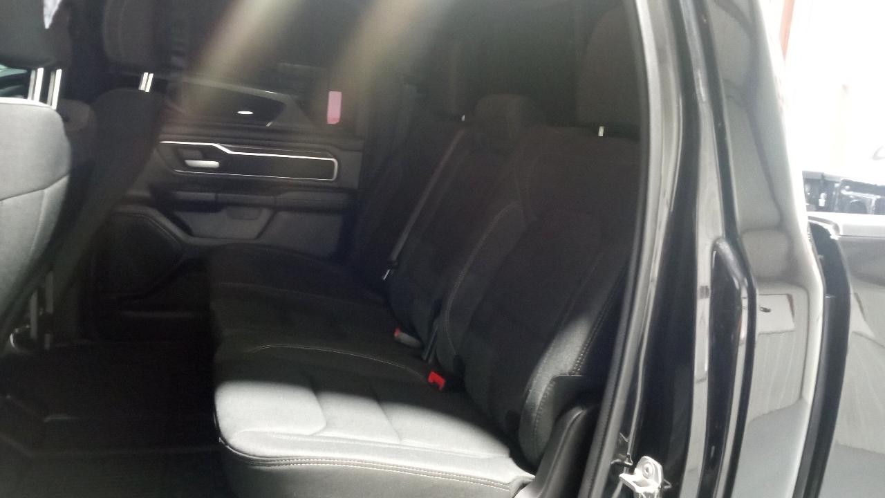 RAM 1500 Big Horn 4x4 Crew Cab 5'7" Box 2022