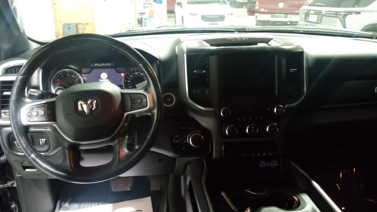 RAM 1500 Big Horn 4x4 Crew Cab 5'7" Box 2022