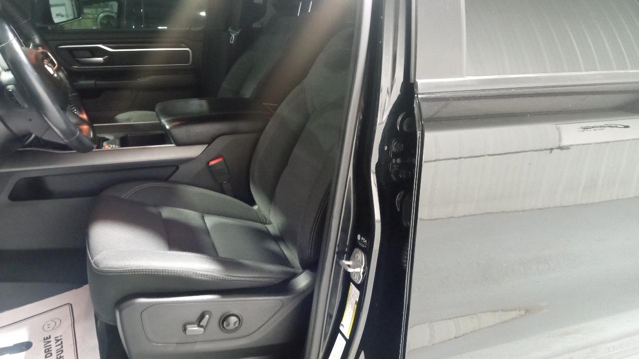 RAM 1500 Big Horn 4x4 Crew Cab 5'7" Box 2022