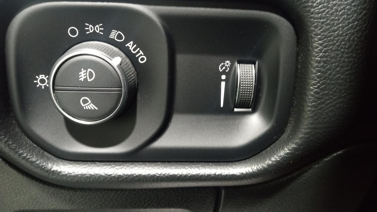 RAM 1500 Big Horn 4x4 Crew Cab 5'7" Box 2022