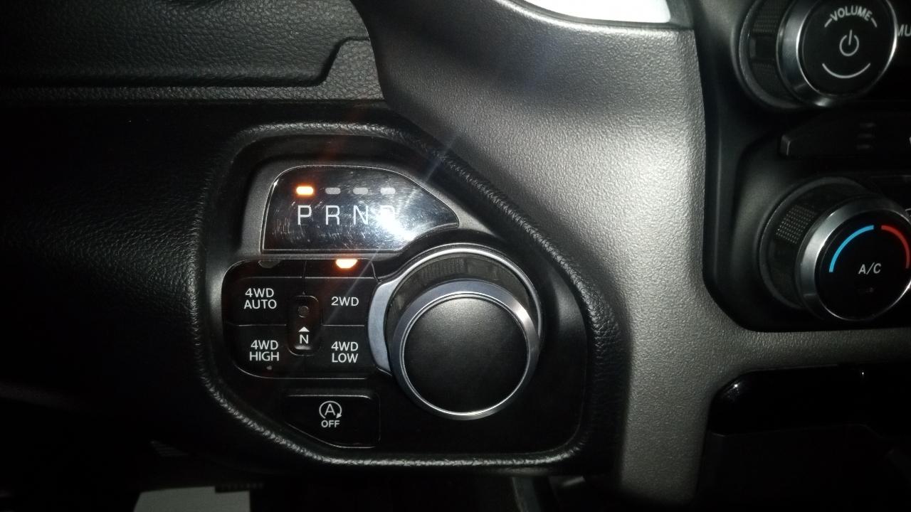 RAM 1500 Big Horn 4x4 Crew Cab 5'7" Box 2022