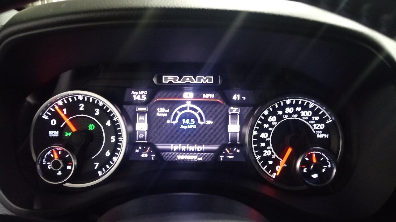 RAM 1500 Big Horn 4x4 Crew Cab 5'7" Box 2022