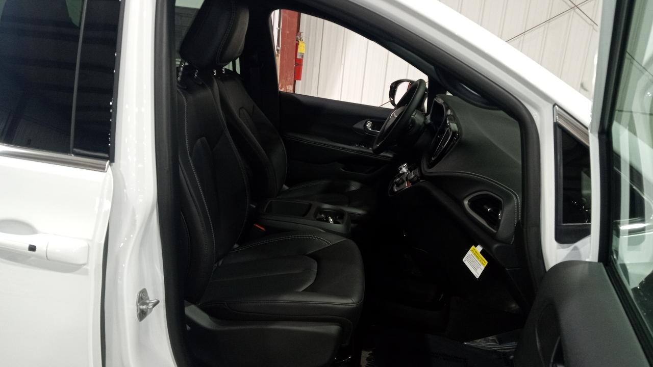 Chrysler Pacifica Select FWD 2026