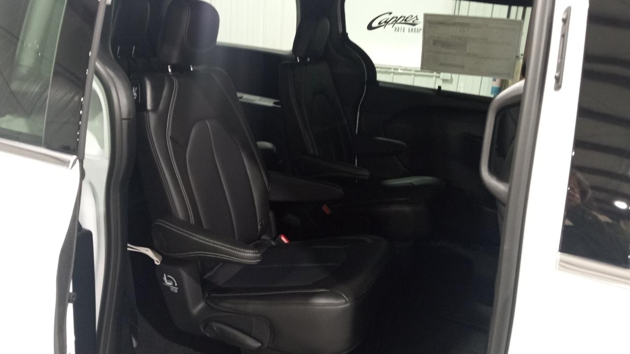 Chrysler Pacifica Select FWD 2026