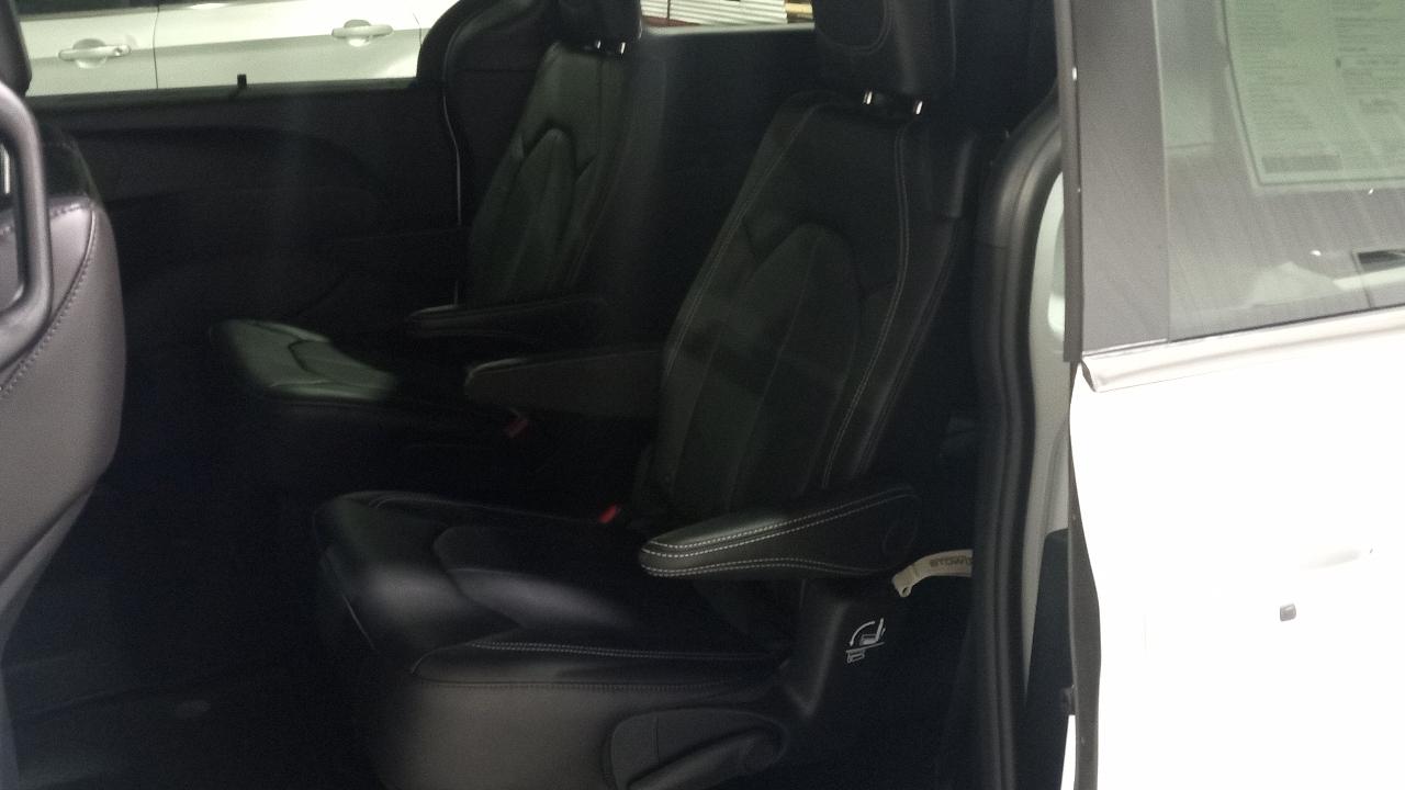 Chrysler Pacifica Select FWD 2026