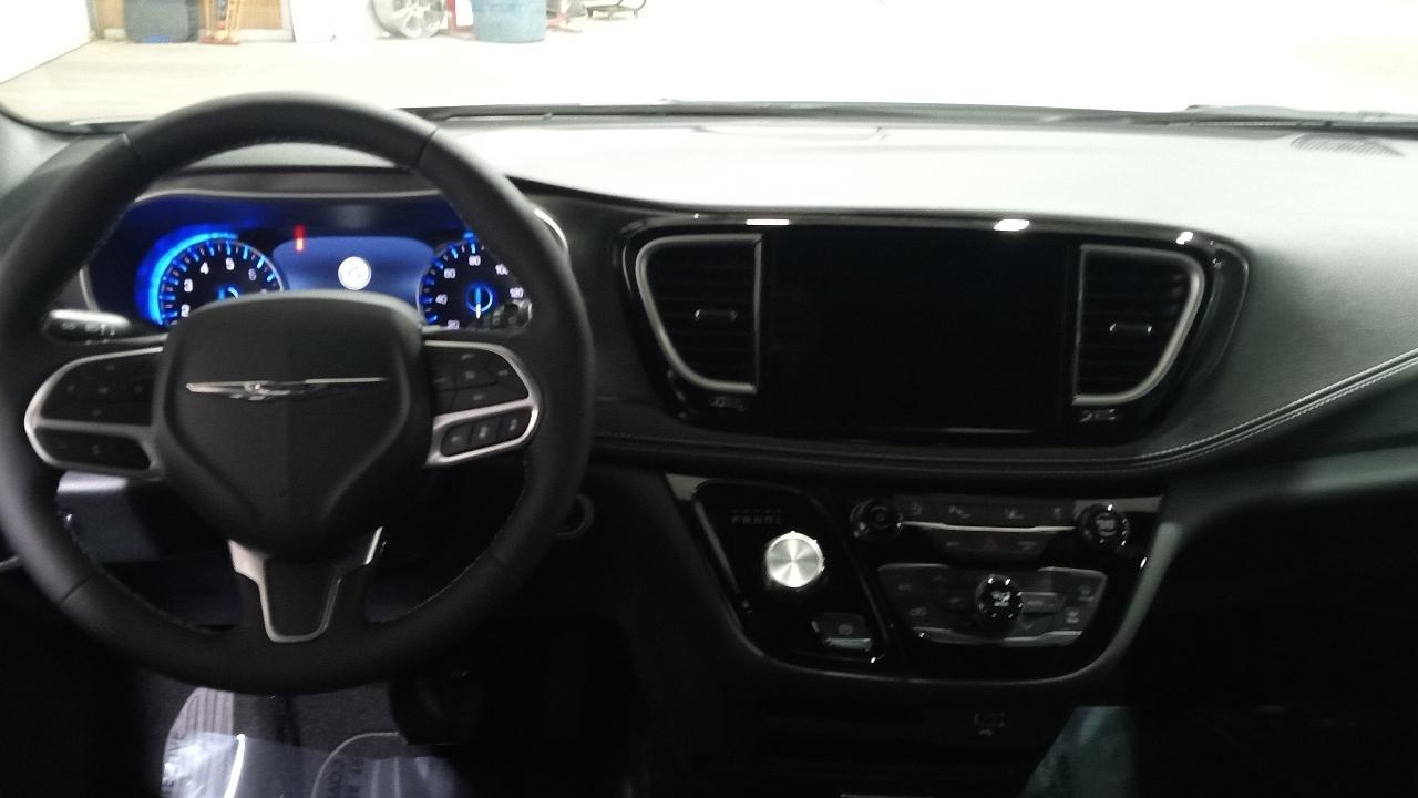 Chrysler Pacifica Select FWD 2026