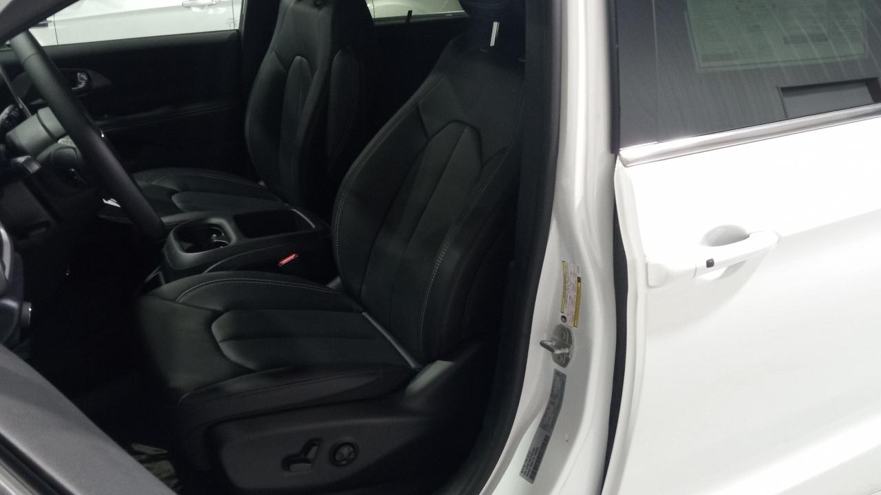 Chrysler Pacifica Select FWD 2026