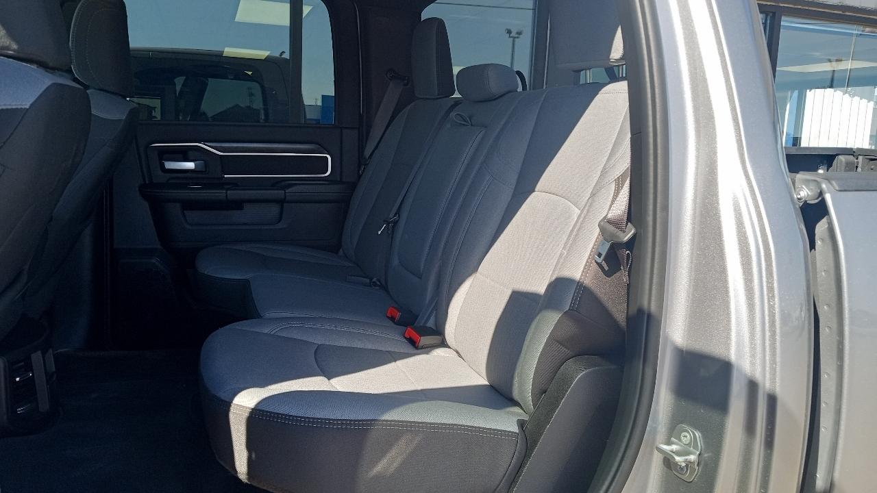 RAM 2500 Big Horn 4x4 Crew Cab 6'4" Box 2024