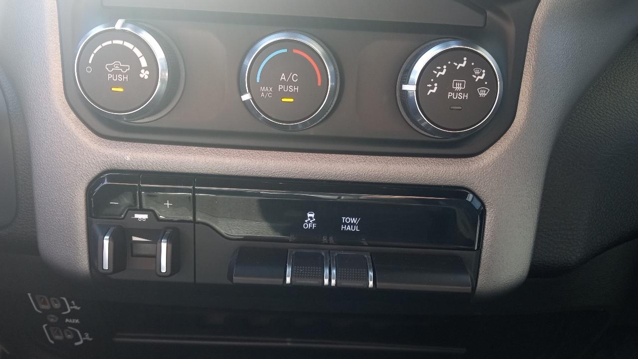 RAM 2500 Big Horn 4x4 Crew Cab 6'4" Box 2024