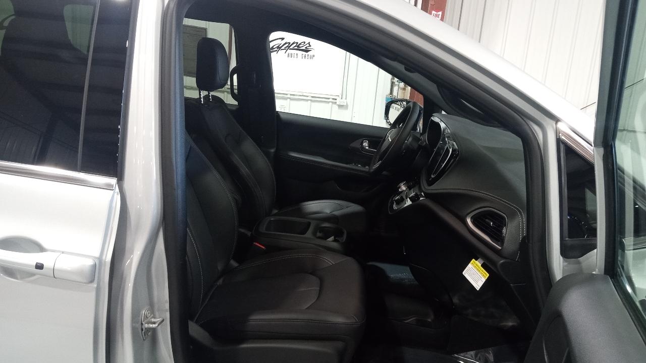 Chrysler Pacifica Select FWD 2026