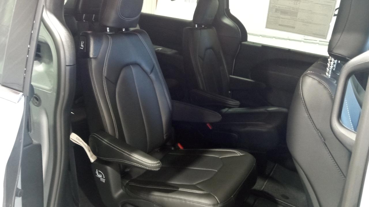 Chrysler Pacifica Select FWD 2026