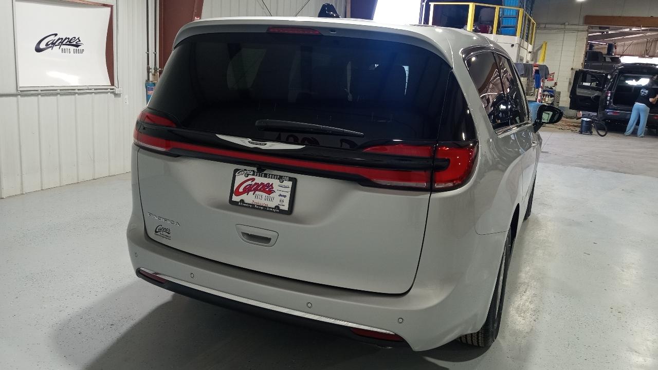Chrysler Pacifica Select FWD 2026