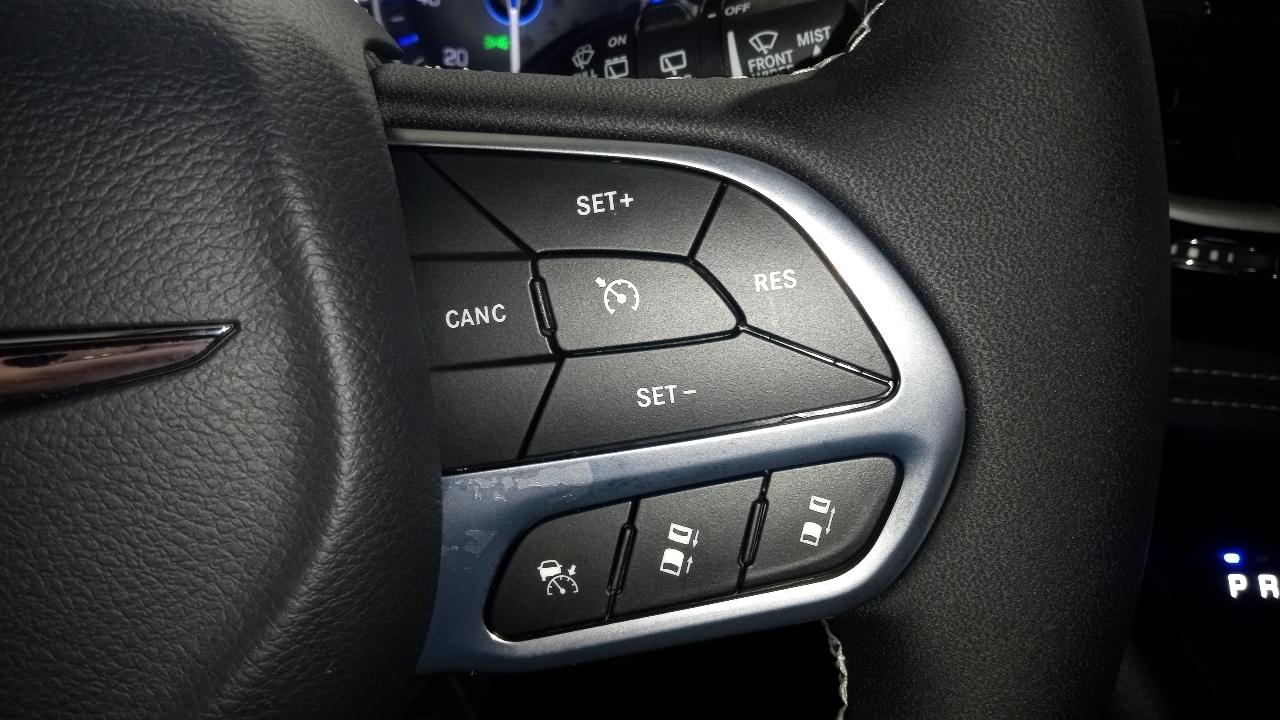 Chrysler Pacifica Select FWD 2026