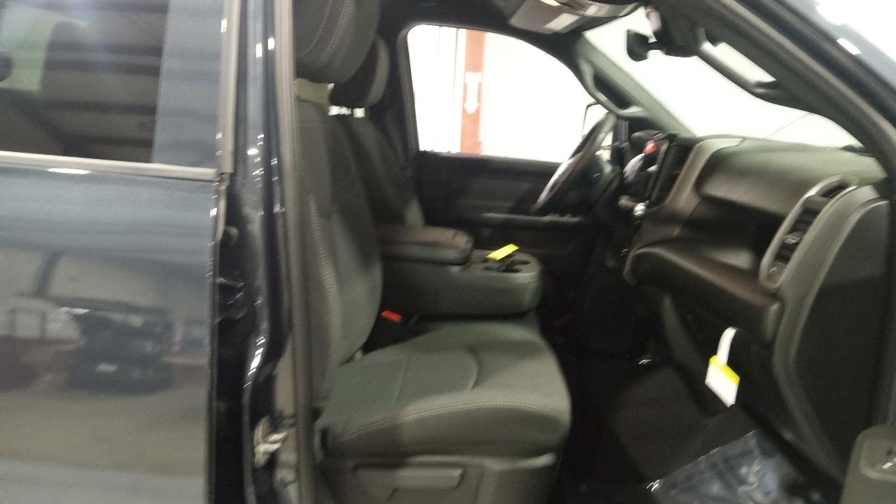 RAM 2500 Tradesman 4x4 Crew Cab 6'4" Box 2026