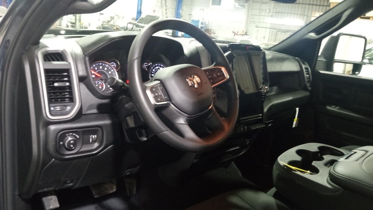 RAM 2500 Tradesman 4x4 Crew Cab 6'4" Box 2026