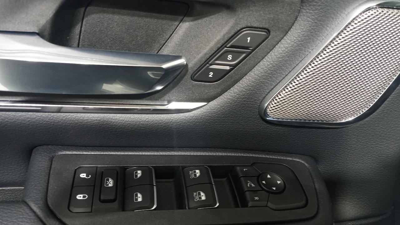 RAM 1500 Laramie 4x4 Crew Cab 5'7" Box 2026