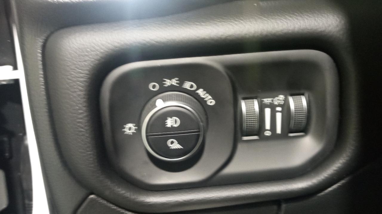 RAM 1500 Laramie 4x4 Crew Cab 5'7" Box 2026