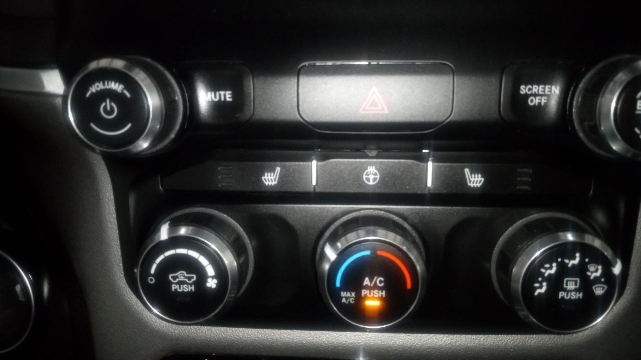 RAM 2500 Big Horn 4x4 Crew Cab 6'4" Box 2022