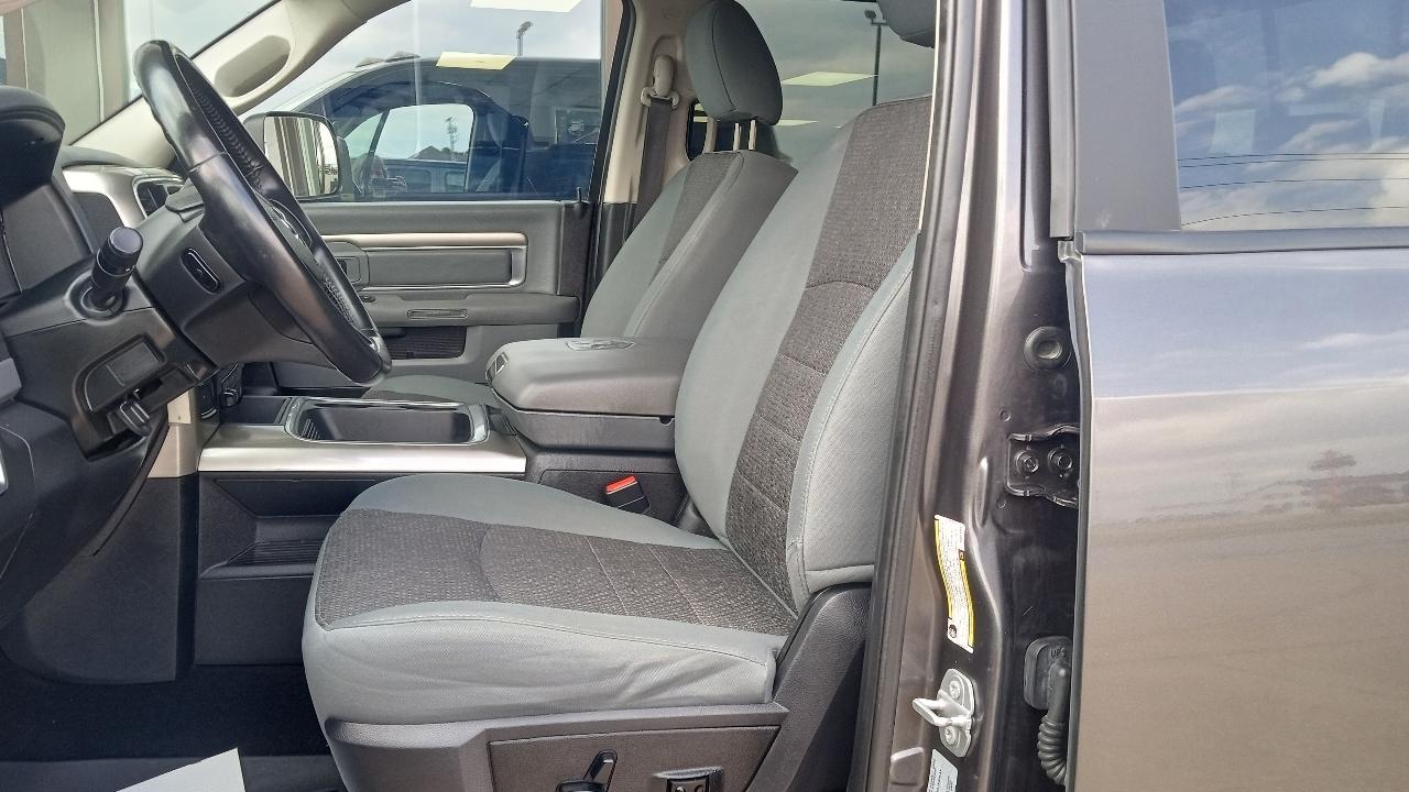 RAM 2500 Big Horn 4x4 Crew Cab 6'4" Box 2017