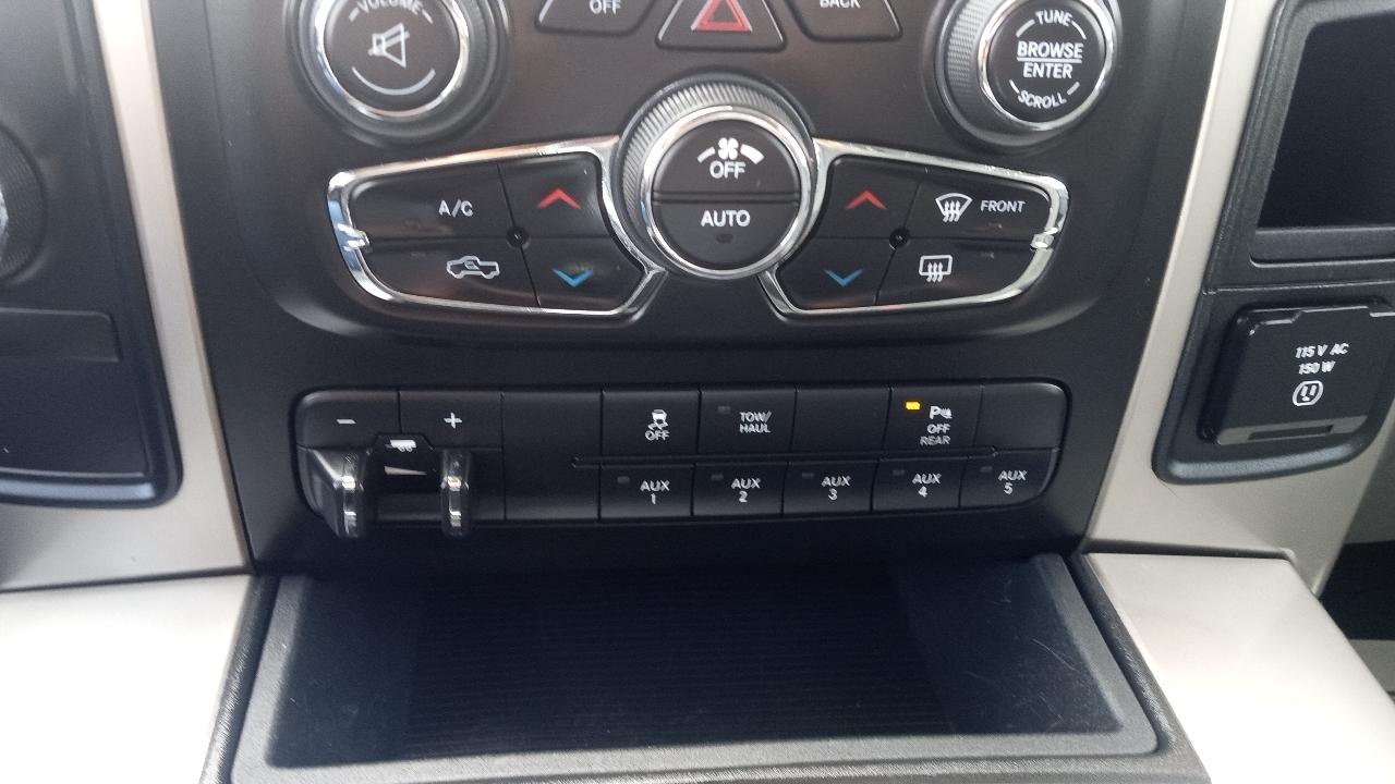 RAM 2500 Big Horn 4x4 Crew Cab 6'4" Box 2017
