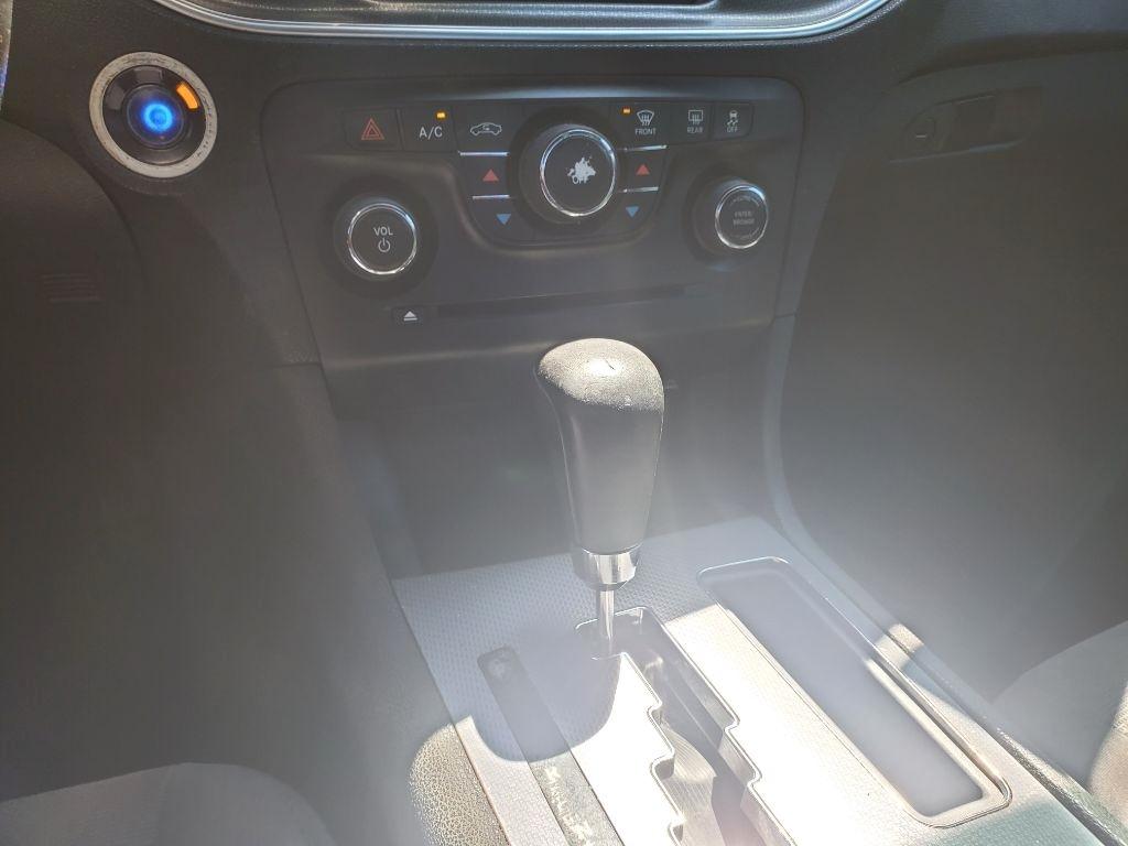 Dodge Charger SE 2011