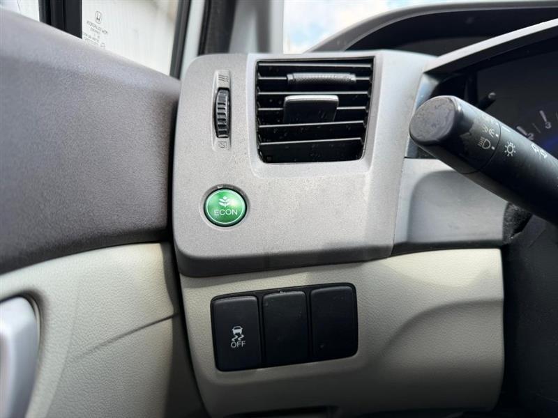 Honda Civic LX Sedan 5-Speed AT 2012