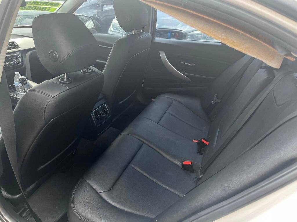 BMW 3-Series 320i Sedan 2017