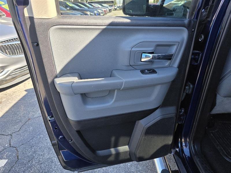 RAM 1500 SLT Quad Cab 2WD 2016