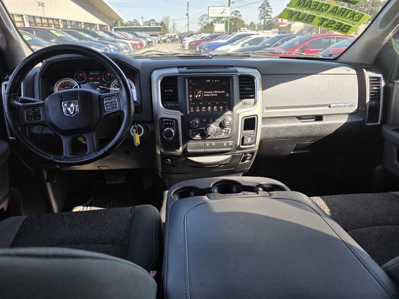 RAM 1500 SLT Quad Cab 2WD 2016