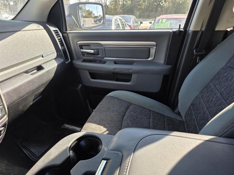RAM 1500 SLT Quad Cab 2WD 2016