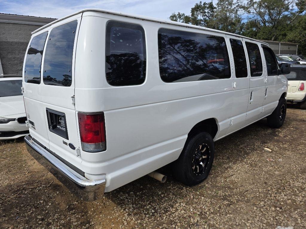 Ford Econoline E-350 XL Super Duty Extended 2011