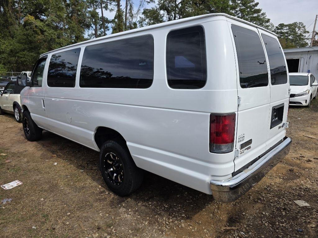 Ford Econoline E-350 XL Super Duty Extended 2011