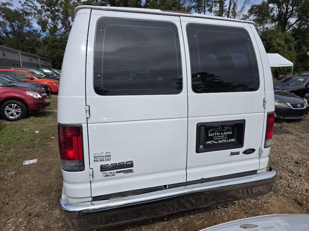 Ford Econoline E-350 XL Super Duty Extended 2011