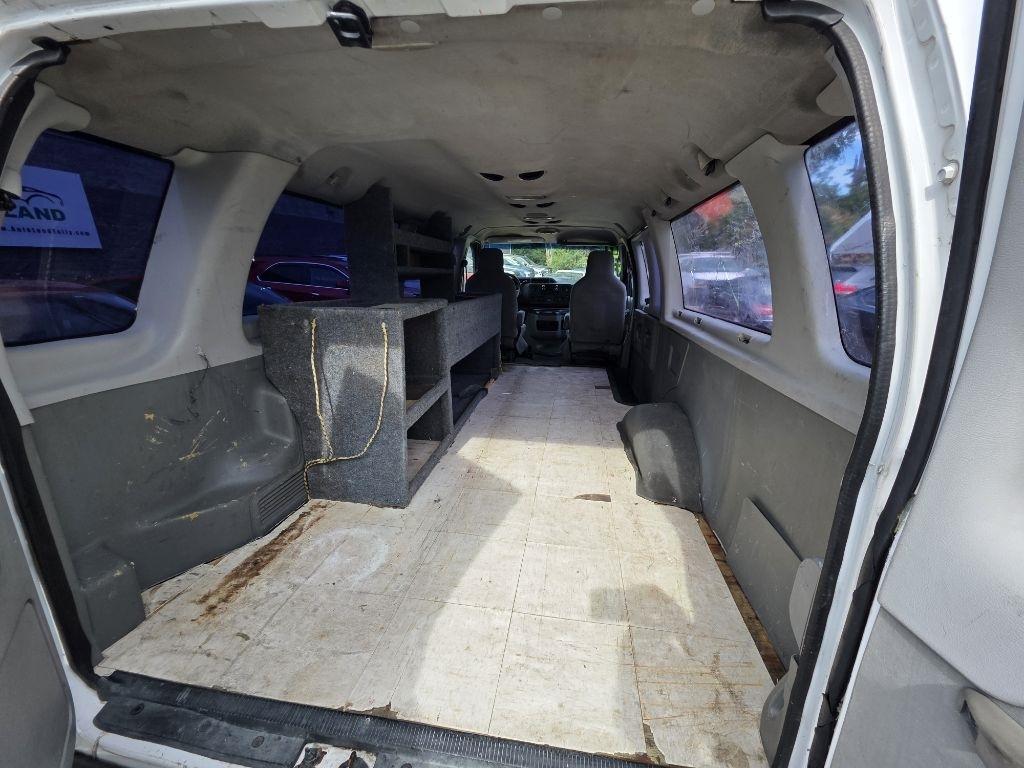 Ford Econoline E-350 XL Super Duty Extended 2011