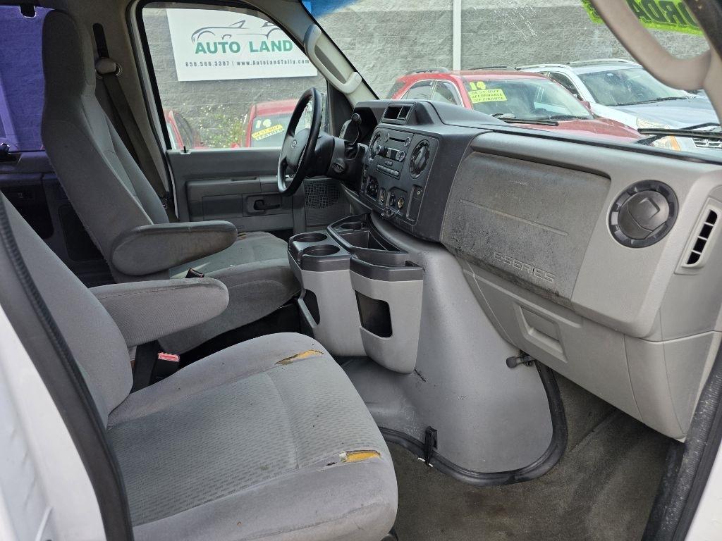 Ford Econoline E-350 XL Super Duty Extended 2011