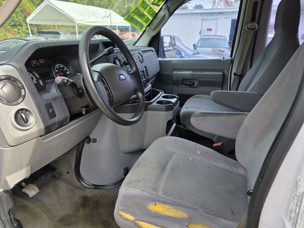 Ford Econoline E-350 XL Super Duty Extended 2011