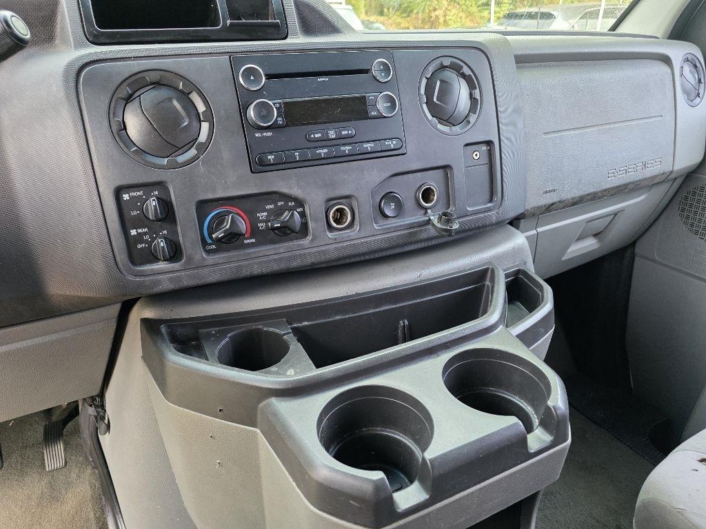 Ford Econoline E-350 XL Super Duty Extended 2011