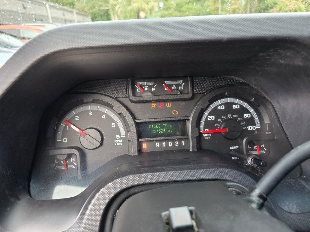 Ford Econoline E-350 XL Super Duty Extended 2011