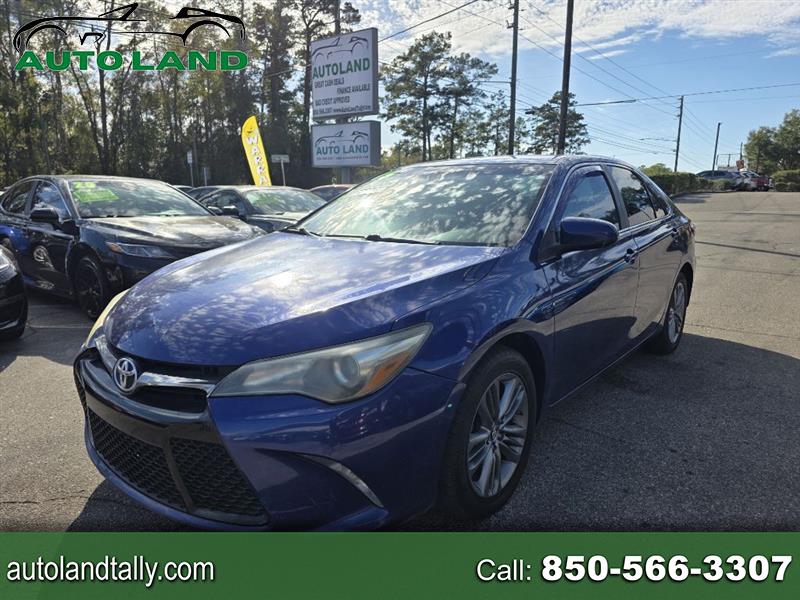 2015 Toyota Camry SE's photo