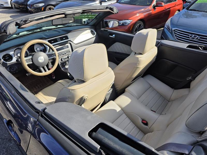 Ford Mustang V6 Convertible 2012