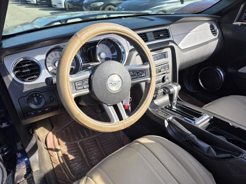 Ford Mustang V6 Convertible 2012