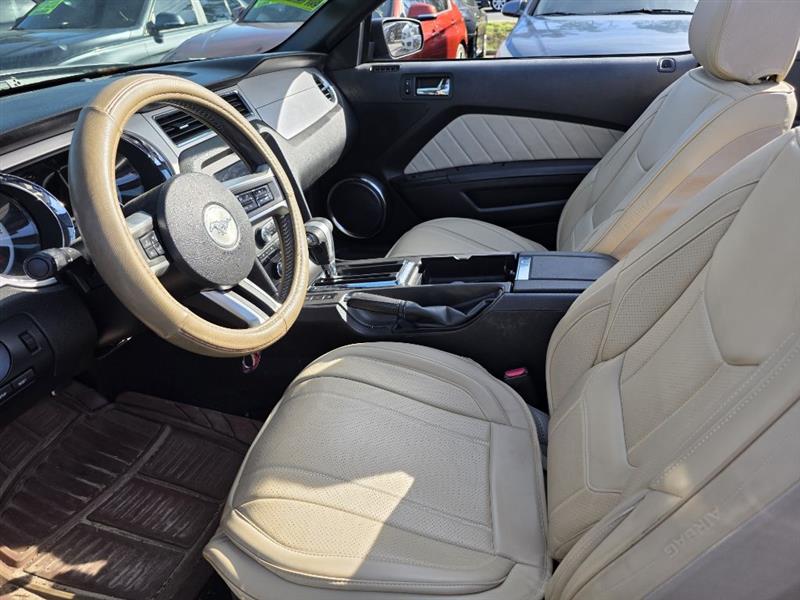 Ford Mustang V6 Convertible 2012